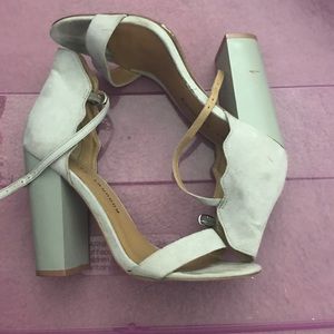 CHINESE LAUNDRY grey open toed strap block heel ❤️